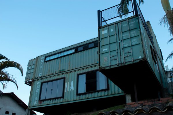 Clubs house : innover avec des containers aménagés sur mesure